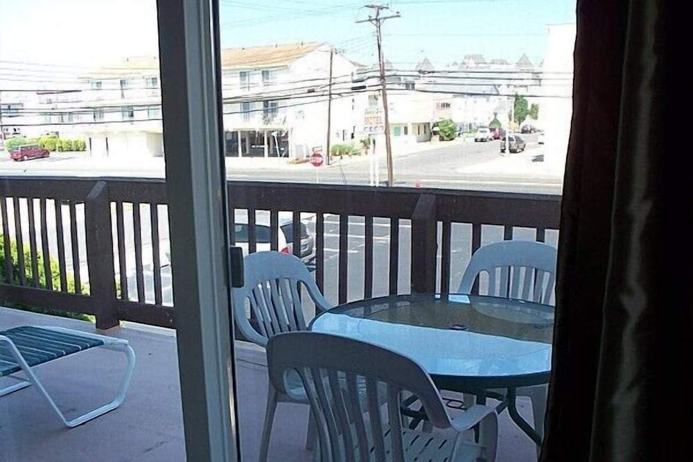 Aquarius Arms Motel