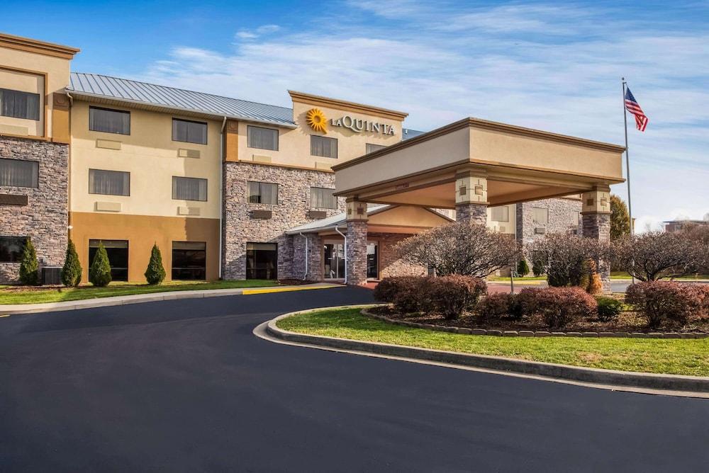 La Quinta Inn & Suites by Wyndham Fairborn Wright-Patterson — hotel in Fairborn