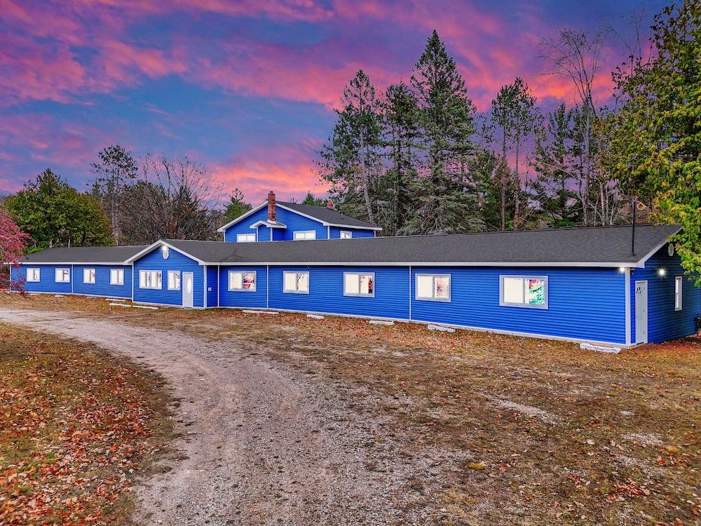 The Blue Anchor at Houghton Lake — hotel in Houghton Lake