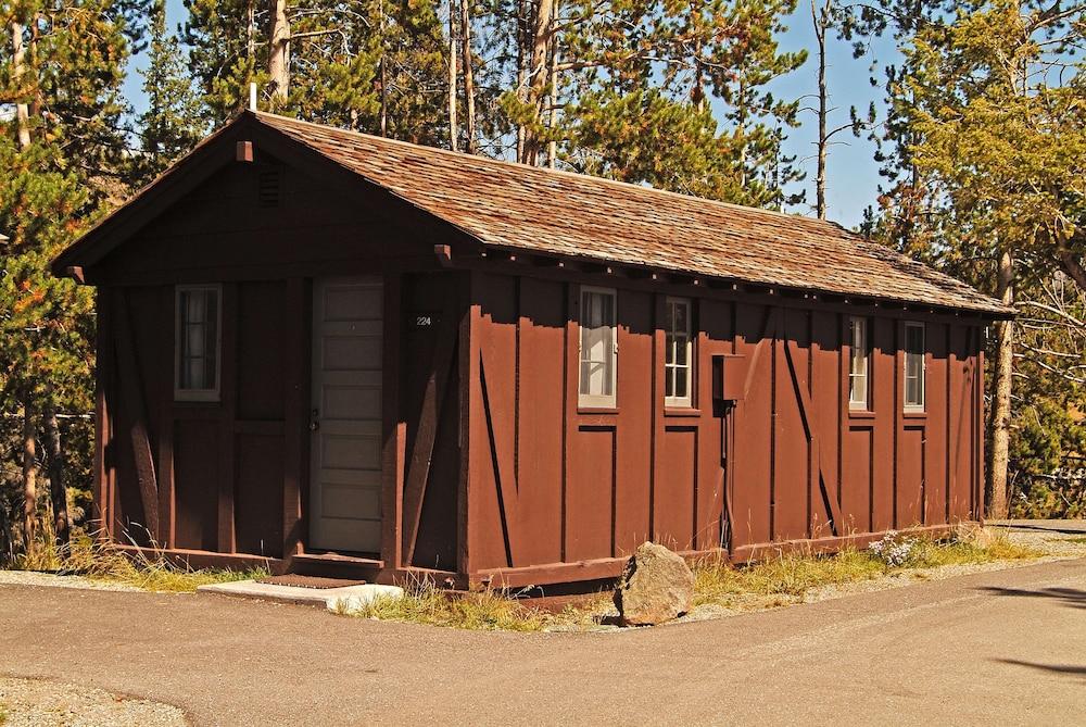 Old Faithful Lodge & Cabins - Inside the Park — hotel in Yellowstone National Park
