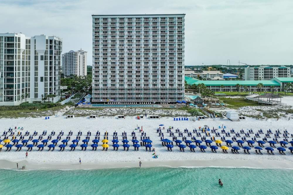 Pelican Beach Resort by Colasan