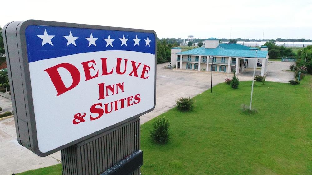 Deluxe Inn & Suites — hotel in Greenwood