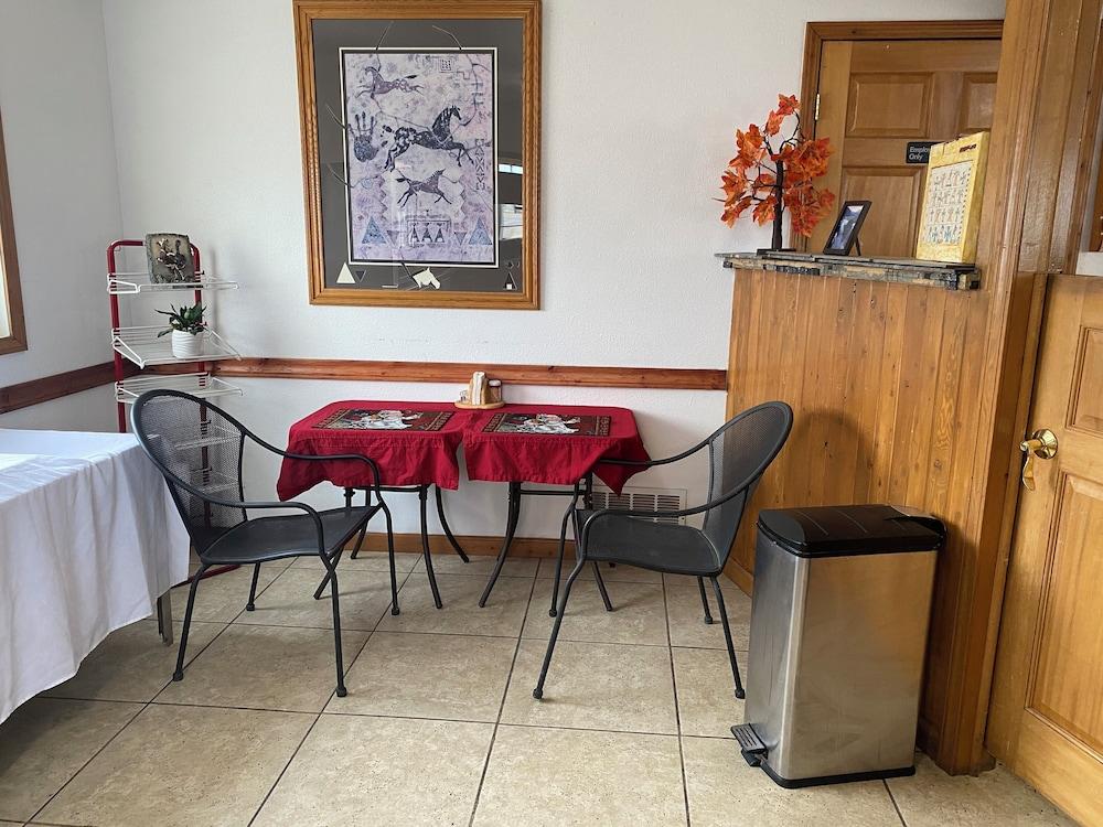 Golden Eagle Travel Agency — hotel in Browning