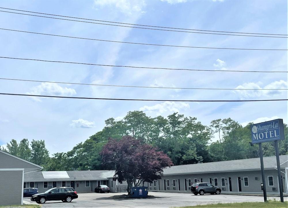 Shangri La Motel — hotel in Seekonk