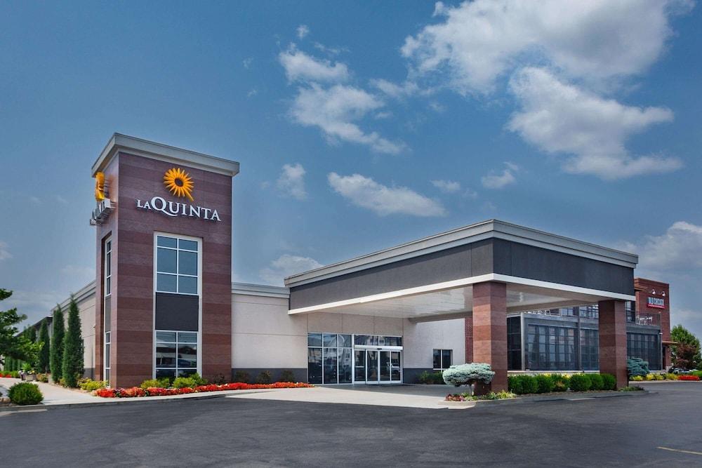 La Quinta Inn & Suites by Wyndham Joplin — hotel in Joplin