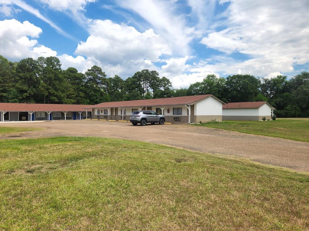 CLEAR LAKES INN — hotel in Quitman