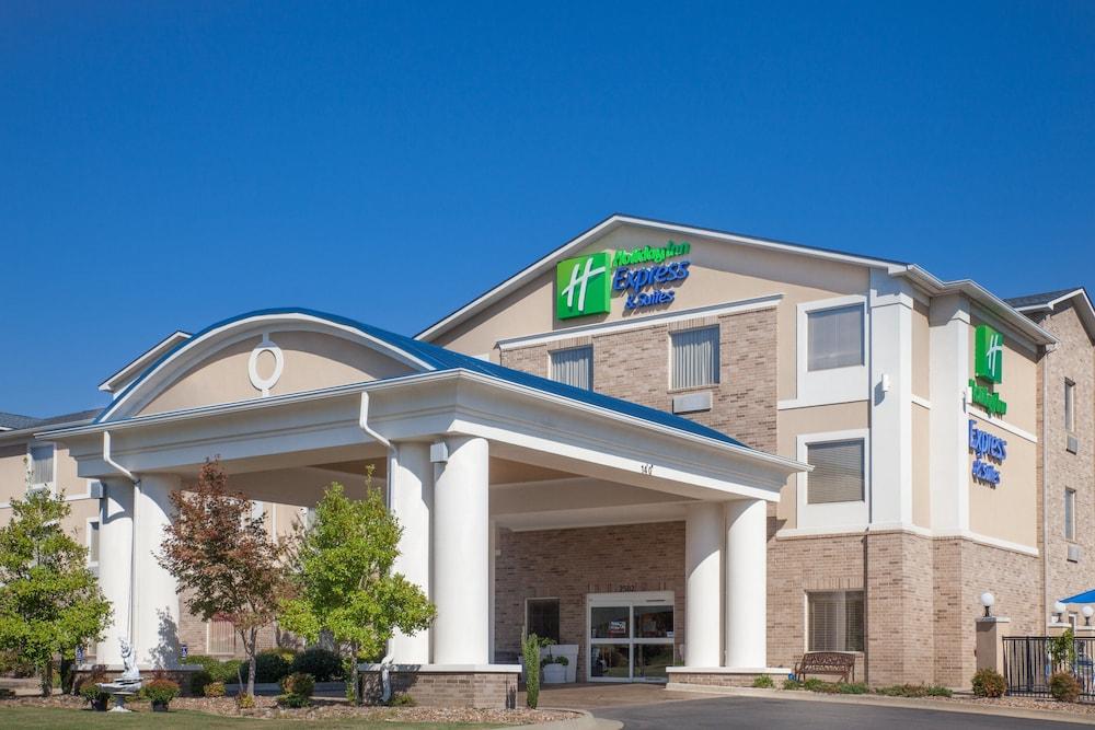 Holiday Inn Express Hotel & Suites Clarksville by IHG — hotel in Clarksville
