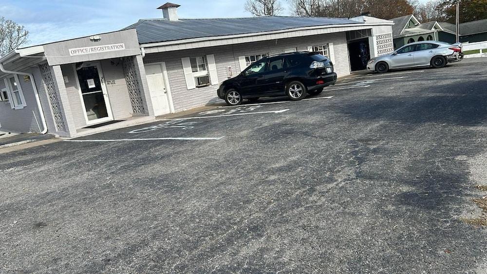 Tri-City Motel by OYO Forrest City Spindale — hotel in Spindale