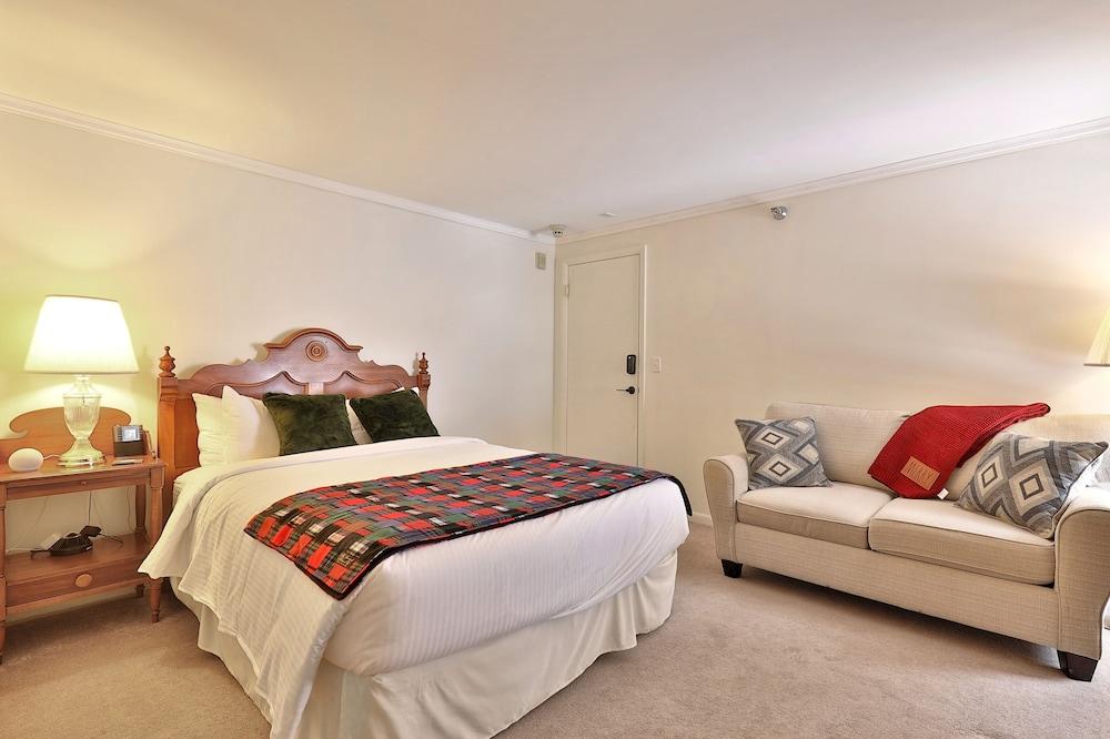The Birch Ridge: Lace Room #3 - Queen Suite In Renovated Killington Lodge. Hot Tubs. 1 Bedroom Home — hotel in Killington