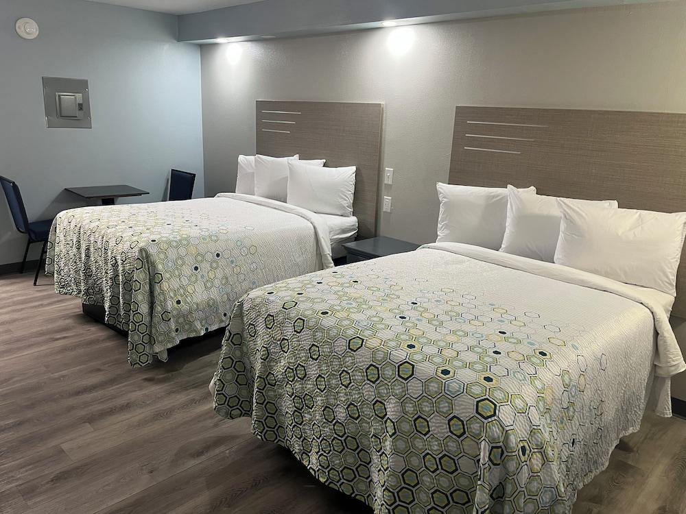 HomeTowne Studios by Red Roof Athens, TN — hotel in Athens