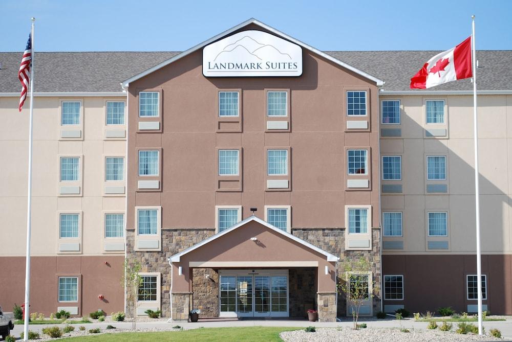 Landmark Suites — hotel in Williston
