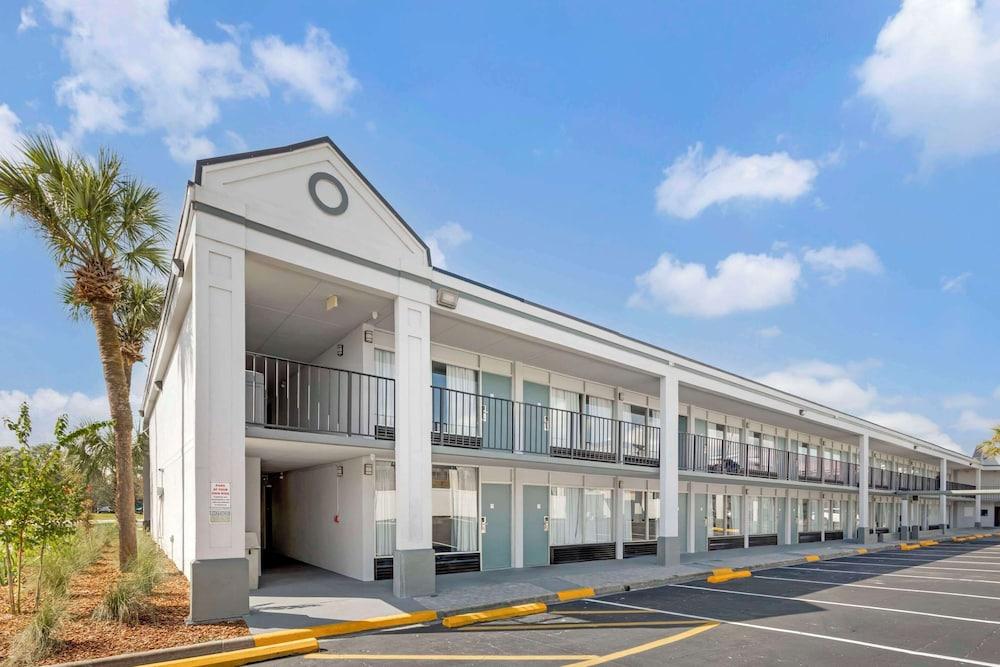 Rodeway Inn Orange Park - Jacksonville near Naval Air Station — hotel in Orange Park