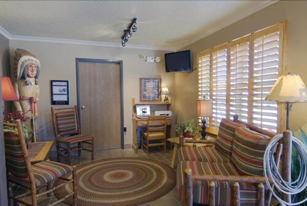 Covered Wagon Motel — hotel in Lusk