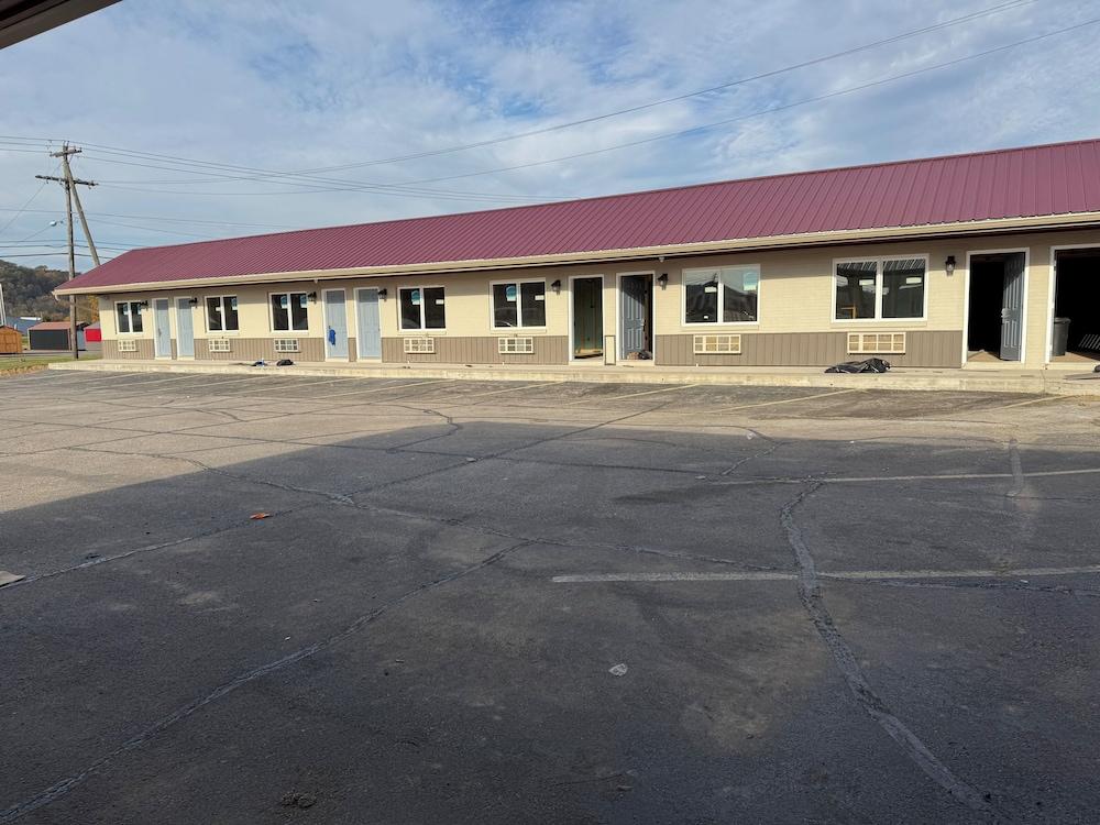 Four Seasons Inn — hotel in Gallipolis