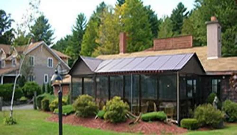 Drake's Motel and Restaurant — hotel in Schroon Lake