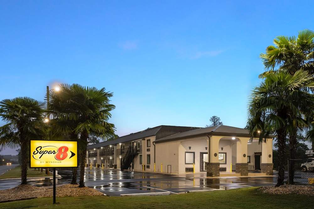 Super 8 by Wyndham Perry National Fairground Area I-75