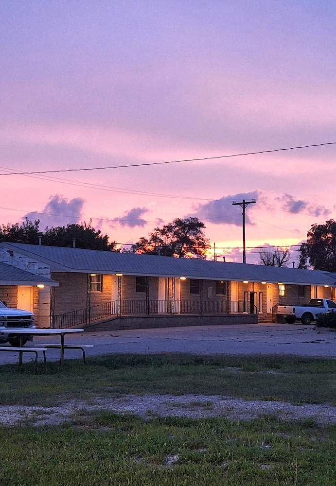 Comanche inn