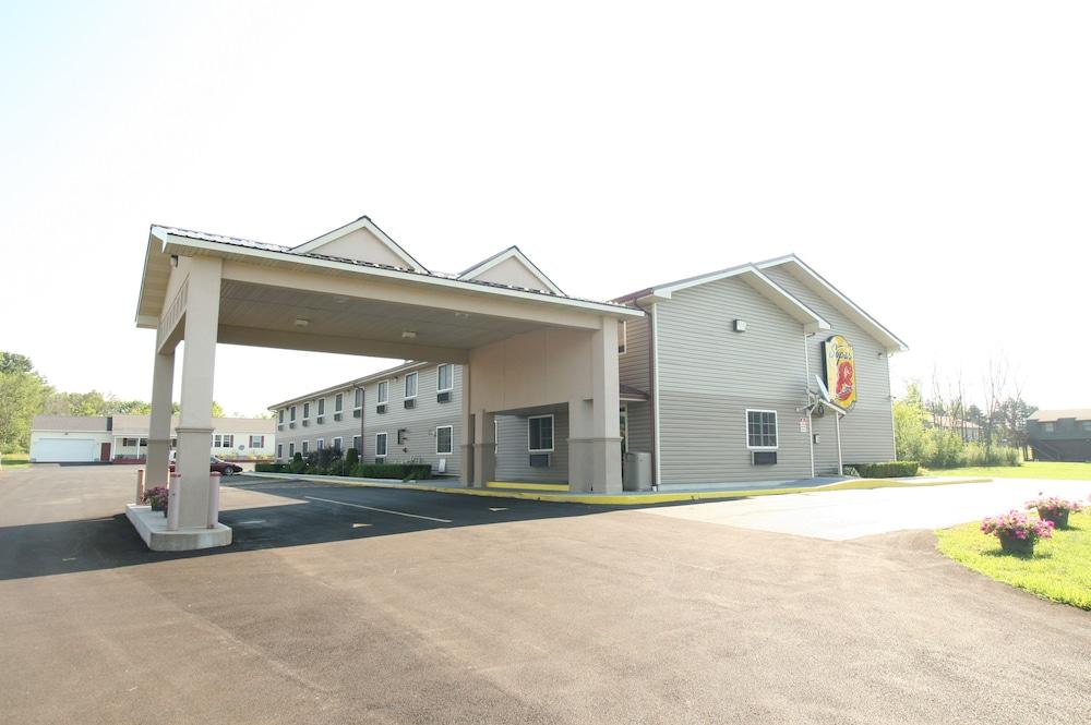 Super 8 by Wyndham Pulaski — hotel in Pulaski