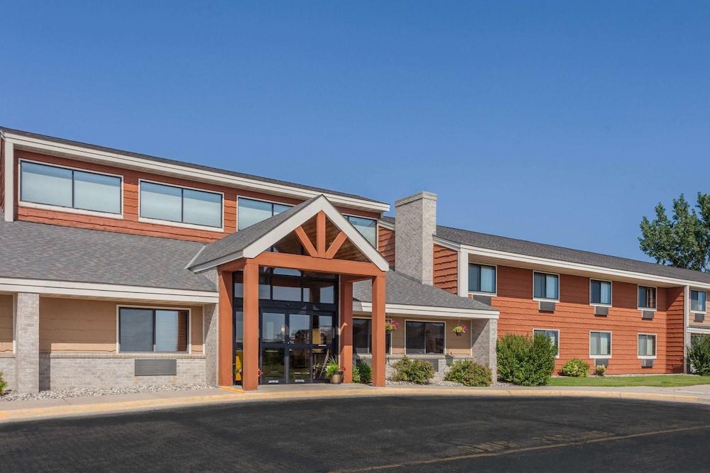 AmericInn by Wyndham Hutchinson — hotel in Hutchinson