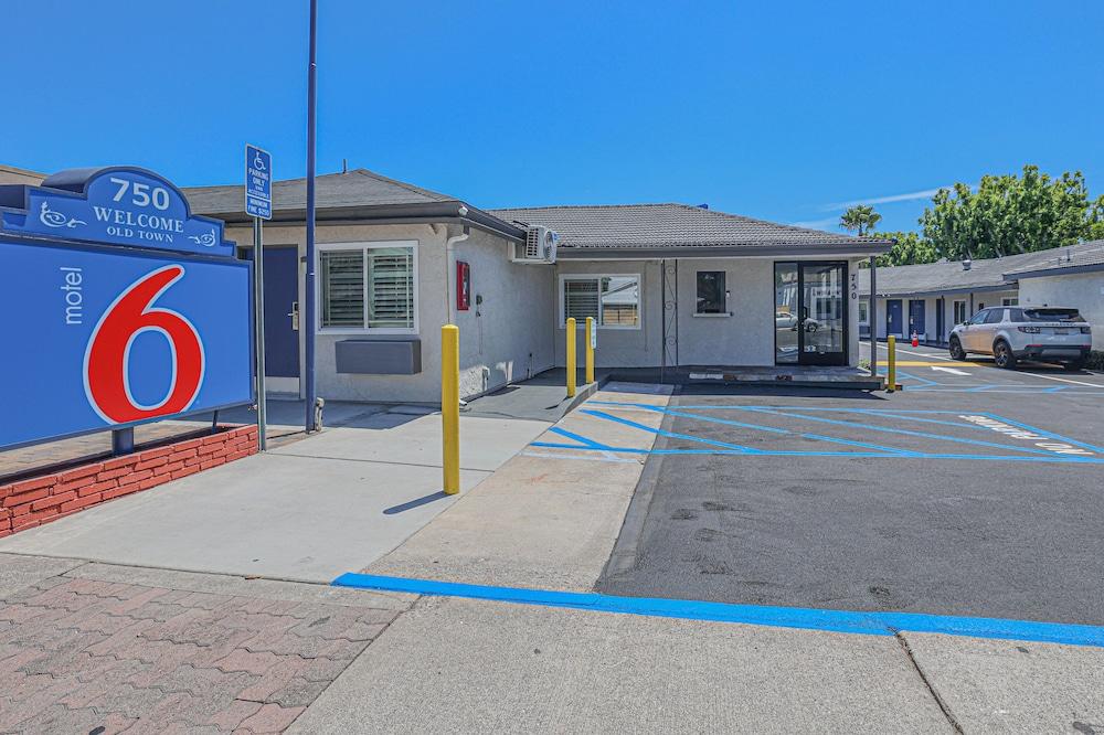 Motel 6 Tustin, CA – Orange County — hotel in Tustin