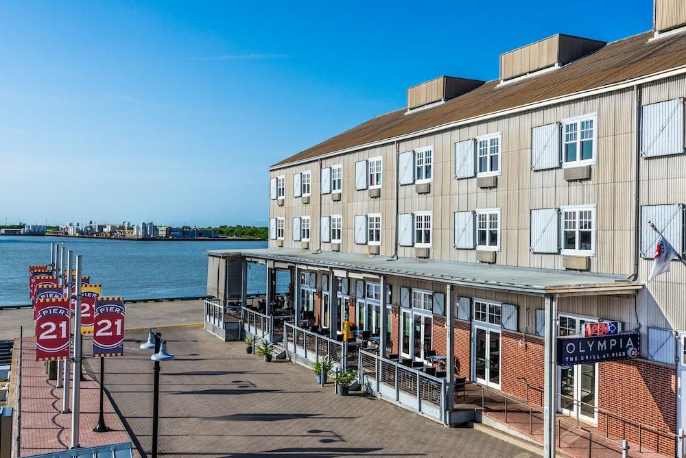 Harbor House Hotel and Marina at Pier 21 — hotel in Galveston, TX