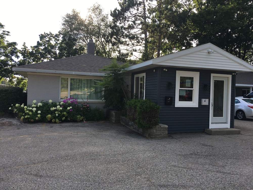 Lake Land Inn