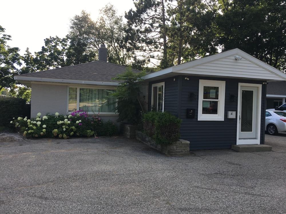 Lake Land Inn — hotel in Whitehall