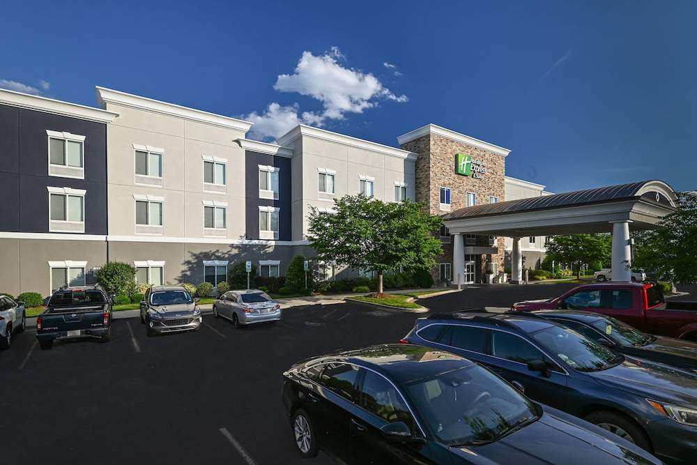 Holiday Inn Express & Suites Charlotte Southeast - Matthews by IHG