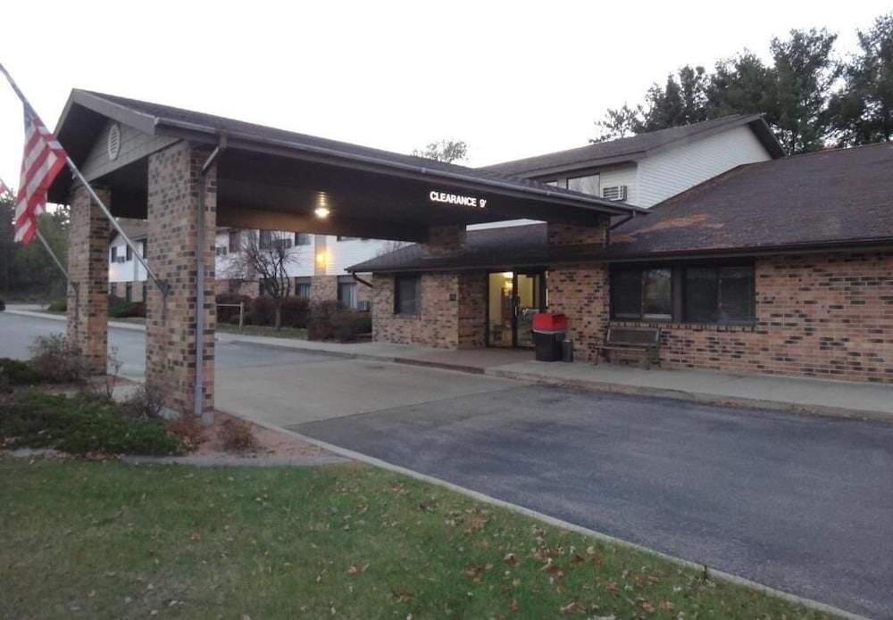 Wautoma Inn by OYO Near Airport WI 73
