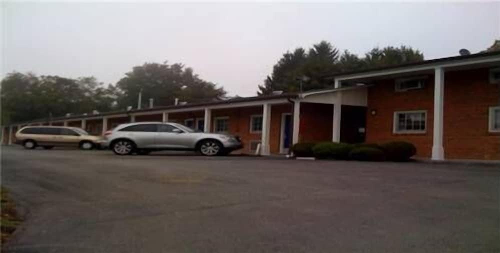 Relax Inn — hotel in Lewisburg
